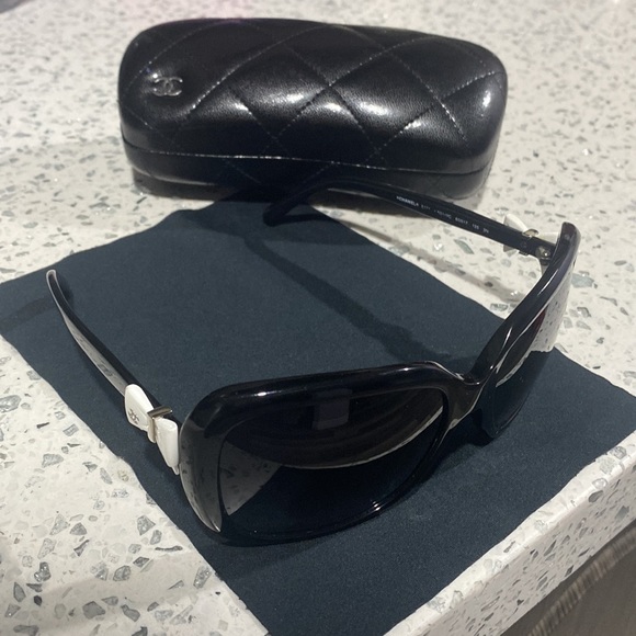 Chanel White Bow Sunglasses 5171 Authentic - Picture 3 of 7